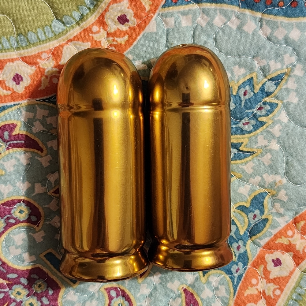 Western Cylindrical Ammo Shells Gold Tone Bullets Ceramic Salt & Pepper Set - Picture 5 of 5